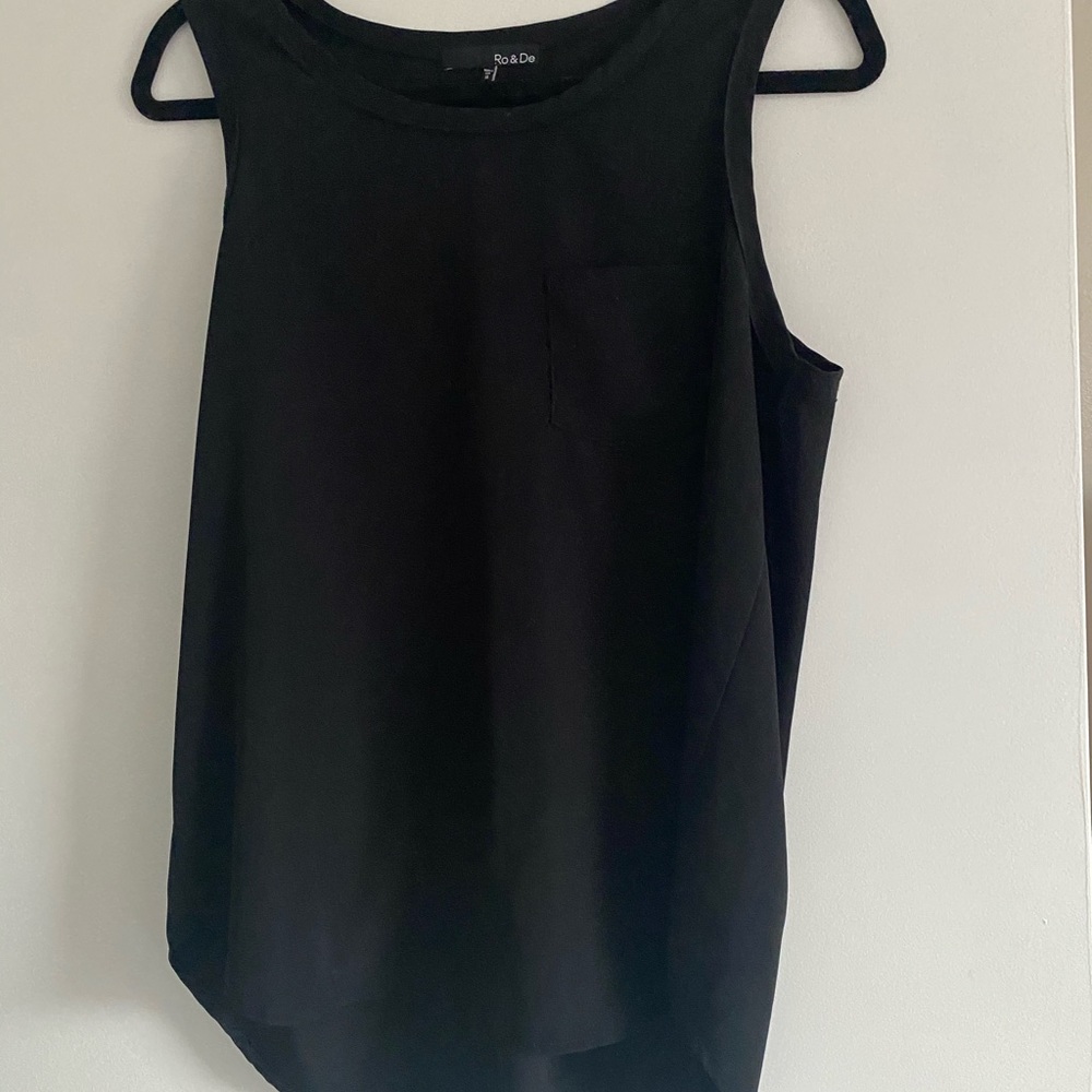 Black elevated basic tank with breast pocket